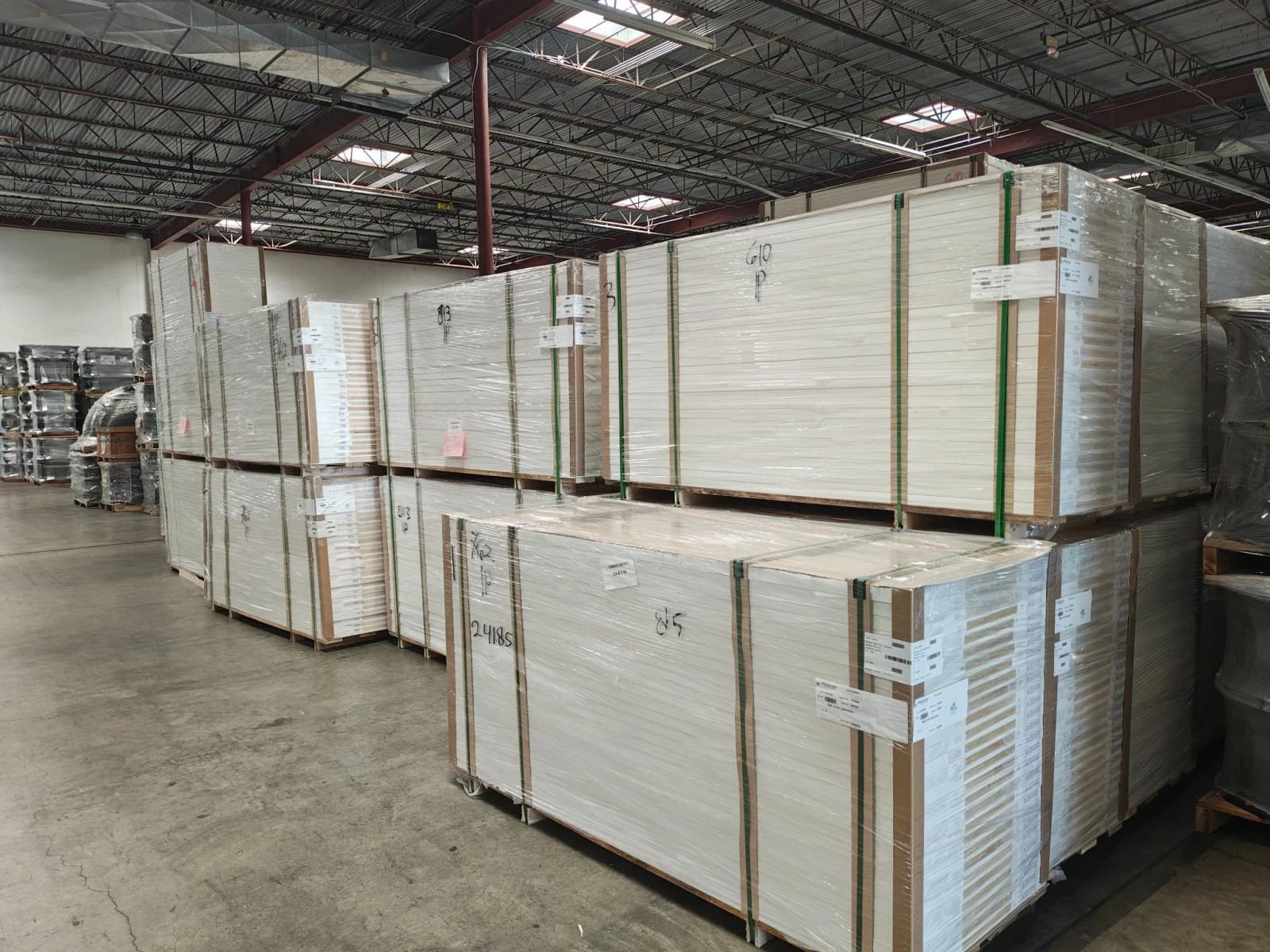 Team palletizing freight during container devanning in Jacksonville